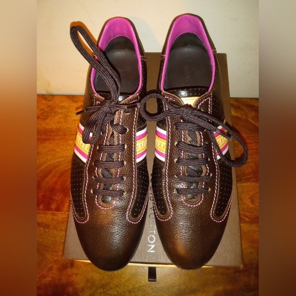 LOUIS VUITTON SNEAKERS - Picture 2 of 14